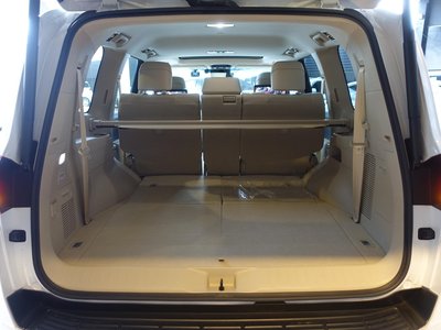 TOYOTA LAND CRUISER 300 - 7