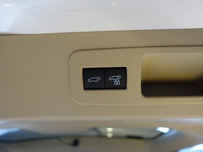 TOYOTA LAND CRUISER 300 - 8