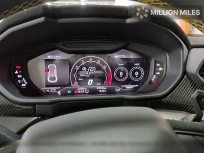 LAMBORGHINI URUS - 6