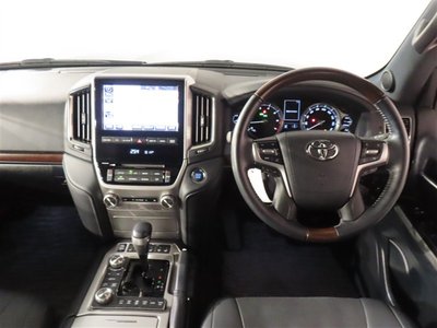 TOYOTA LAND CRUISER 200 - 8