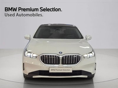 2025 BMW 5 SERIES 照片 2