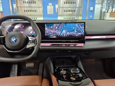 2025 BMW 5 SERIES 照片 4