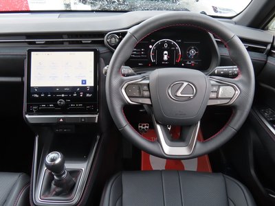 2025 Lexus LBX — миниатюра 11