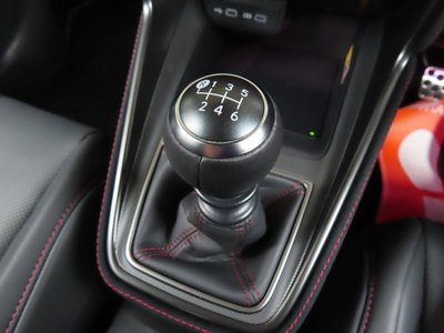 2025 Lexus LBX — миниатюра 18