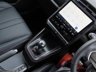 2025 Lexus LBX — миниатюра 16