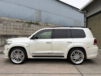 TOYOTA LAND CRUISER 200 - 10