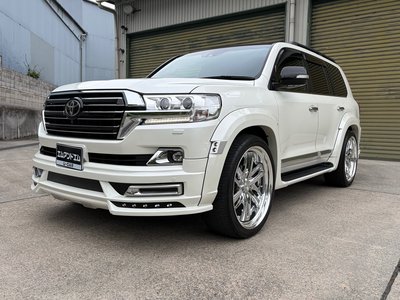 TOYOTA LAND CRUISER 200 - 9