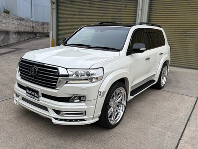 TOYOTA LAND CRUISER 200 - 8