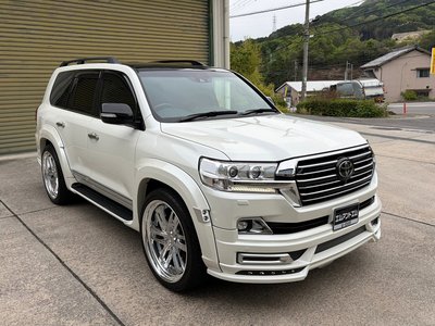 TOYOTA LAND CRUISER 200 - 6
