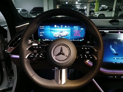 MERCEDES-BENZ E-CLASS - 8