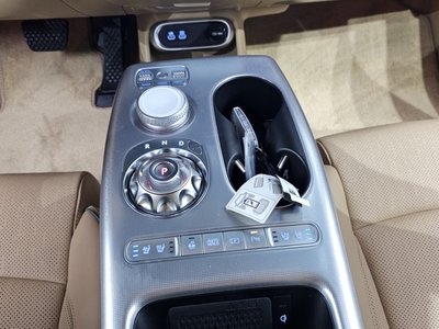 2023 Genesis GV60 thumbnail 12