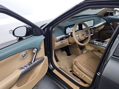 2023 Genesis GV60 thumbnail 13