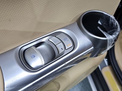 2023 Genesis GV60 thumbnail 30