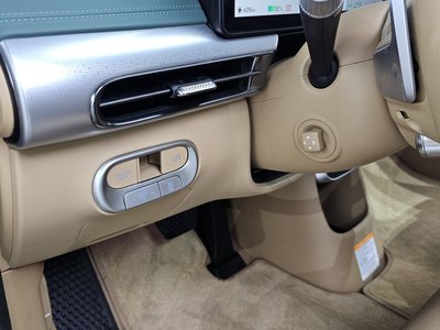 2023 Genesis GV60 thumbnail 27