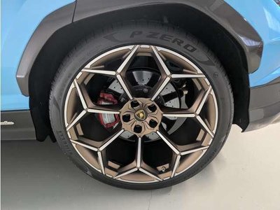 LAMBORGHINI URUS - 9