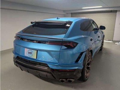 LAMBORGHINI URUS - 3