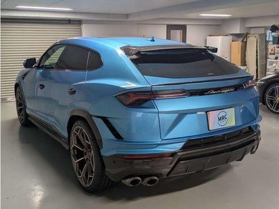 LAMBORGHINI URUS - 5
