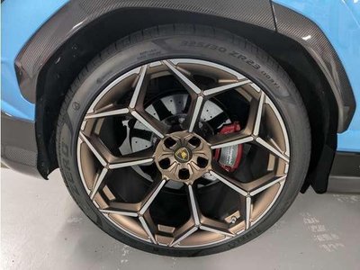 LAMBORGHINI URUS - 10