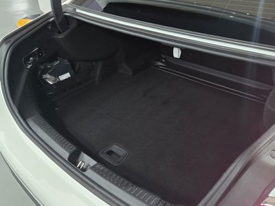 MERCEDES-BENZ E-CLASS - 10