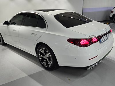 MERCEDES-BENZ E-CLASS - 2