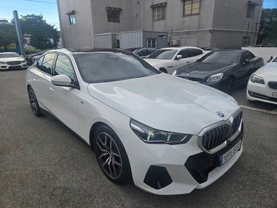 2024 BMW 5 SERIES 照片 2