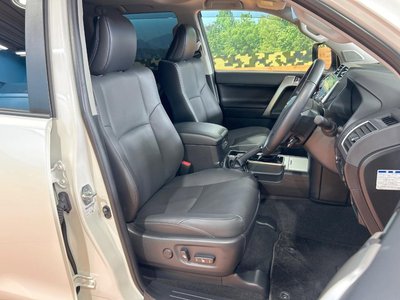 TOYOTA LAND CRUISER PRADO - 8