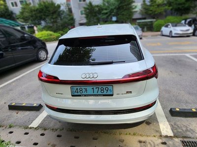 AUDI E-TRON - 10
