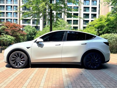 TESLA MODEL Y - 3
