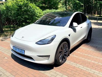TESLA MODEL Y - 1
