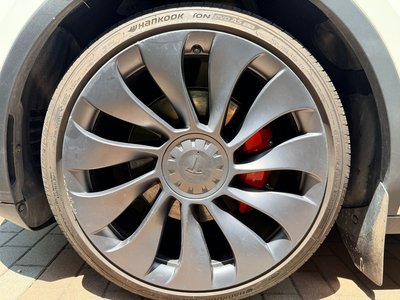 TESLA MODEL Y - 7