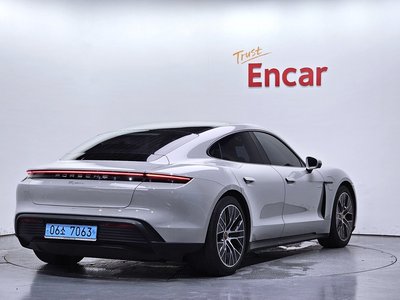 2023 Porsche TAYCAN 照片 3