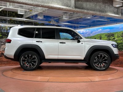 صورة مصغرة 30 لـ 2023 Toyota LAND CRUISER 300