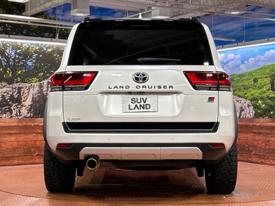 صورة مصغرة 15 لـ 2023 Toyota LAND CRUISER 300