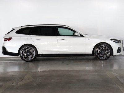 2024 BMW 5 SERIES TOURING — фото 3