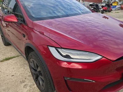 TESLA MODEL X - 1
