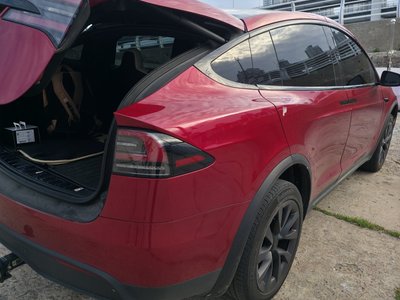 TESLA MODEL X - 10