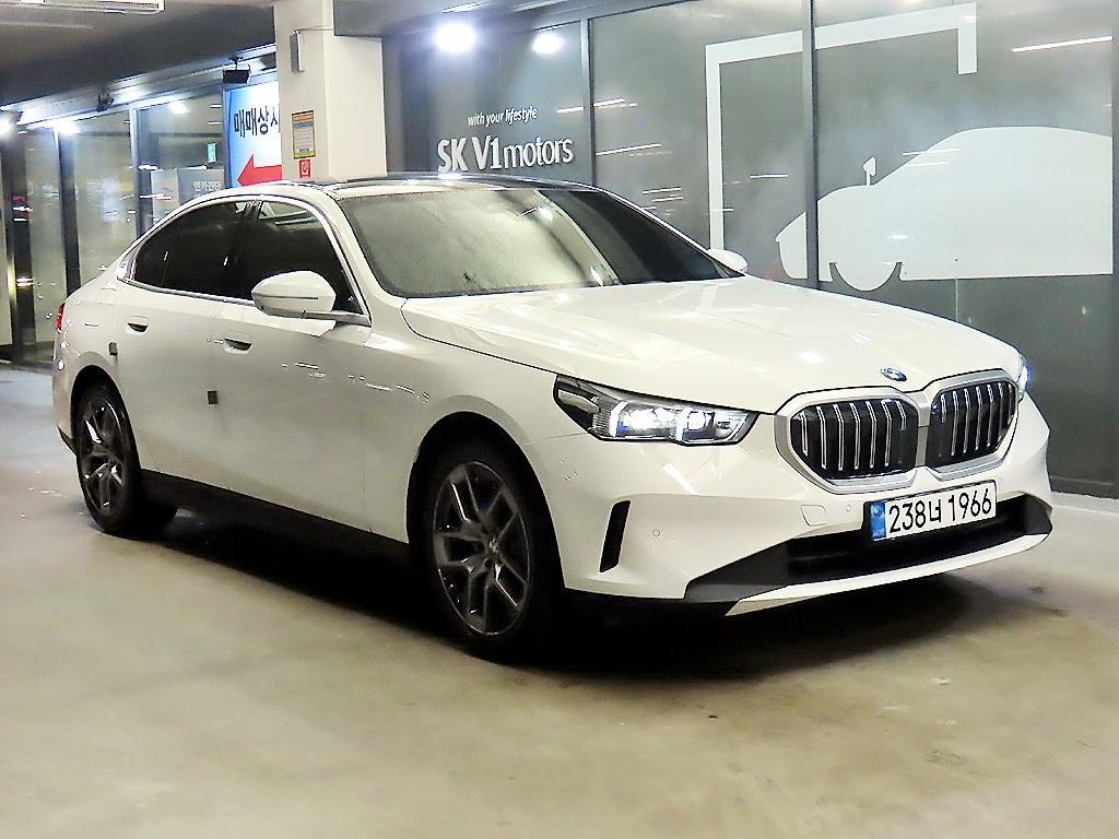 BMW 5 SERIES - View 1