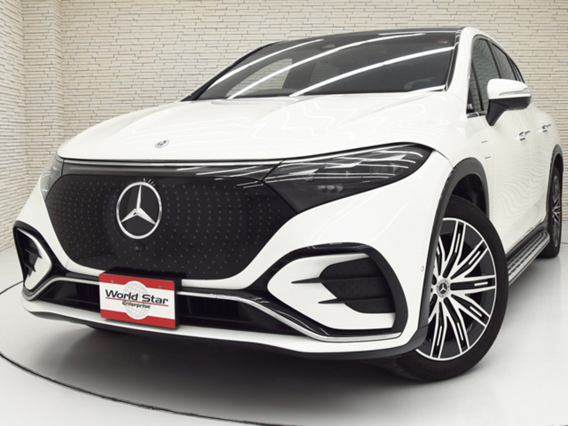 MERCEDES-BENZ EQS SUV - View 1