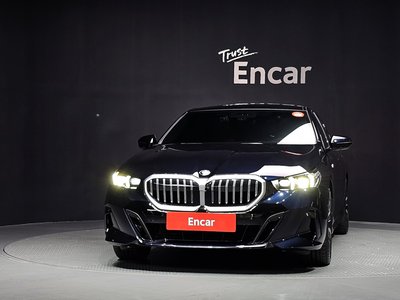 2024 BMW 5 SERIES — фото 2