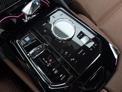 2024 BMW 5 SERIES — фото 9