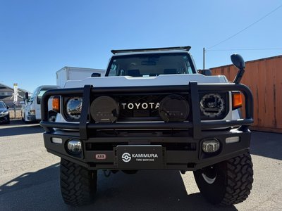 TOYOTA LAND CRUISER 70 - 9