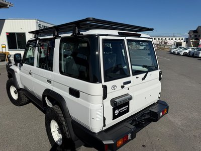 TOYOTA LAND CRUISER 70 - 6