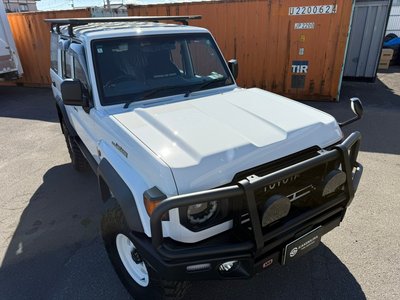 TOYOTA LAND CRUISER 70 - 2