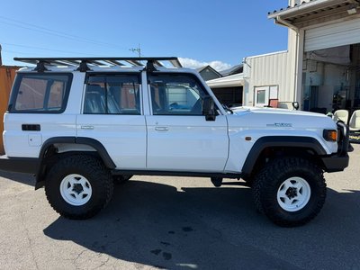 TOYOTA LAND CRUISER 70 - 4