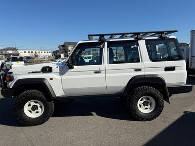 TOYOTA LAND CRUISER 70 - 5