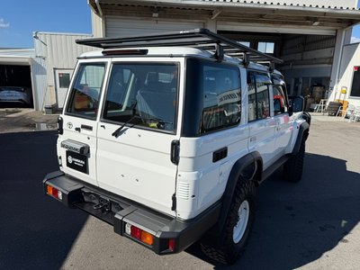TOYOTA LAND CRUISER 70 - 7