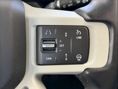 LAND ROVER DEFENDER - 10