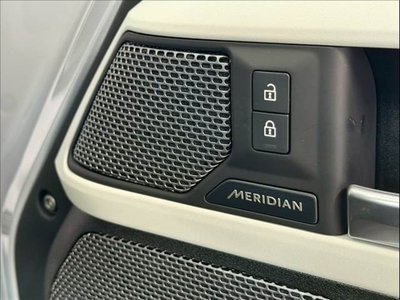 LAND ROVER DEFENDER - 8