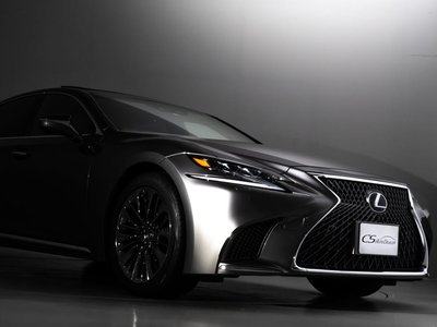 2017 Lexus LS — миниатюра 24