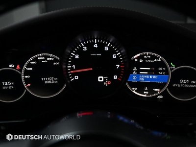 صورة 8 لـ 2017 Porsche PANAMERA